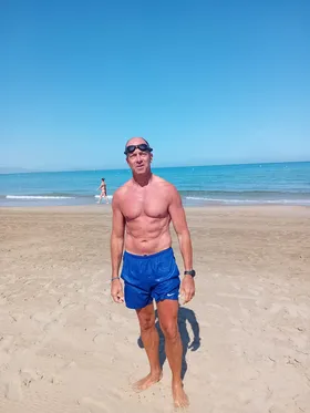 Miguel Ruppel, entrenador personal en la Playa de San Juan, Alicante